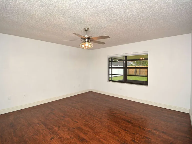 205 Beechwood Ln — Photo 12