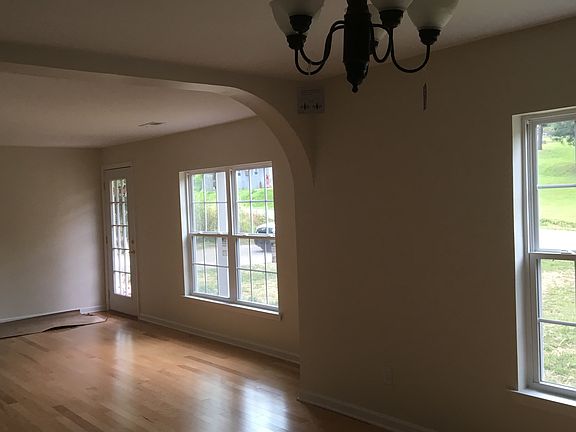 Arched Living/dining area