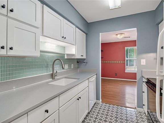 3rd image of 532 Pineland Cir APT 203