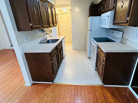 3rd image of 24382 Meadow Bridge Dr