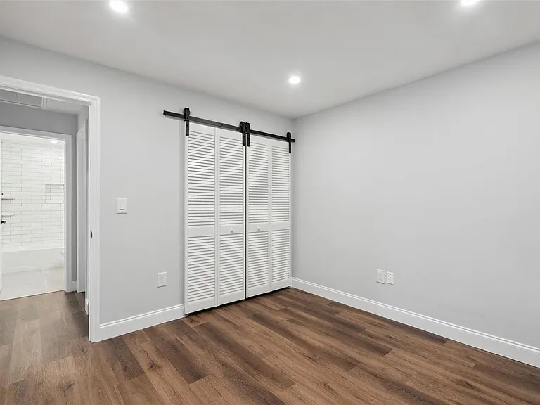 530 Hunter Cir — Photo 18