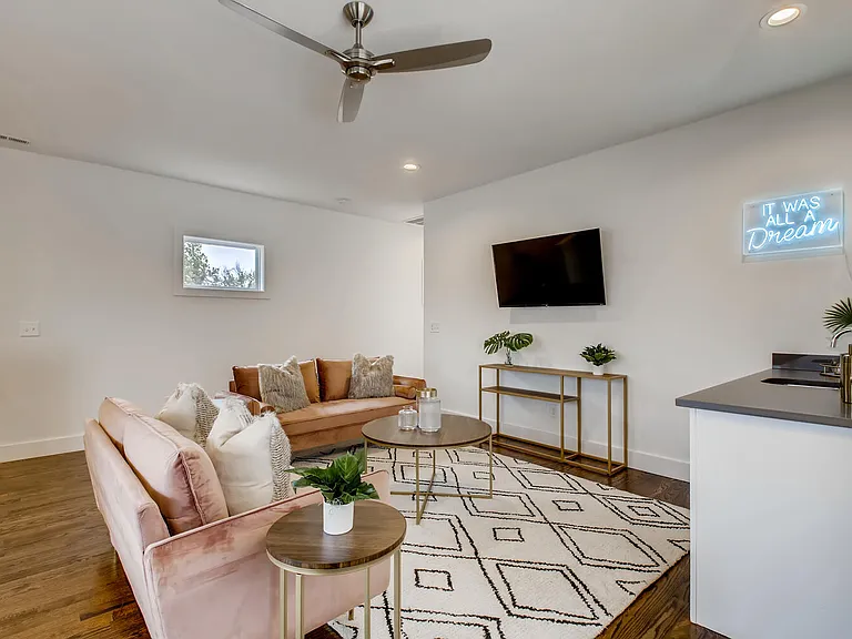 2708C Larmon Dr — Photo 24