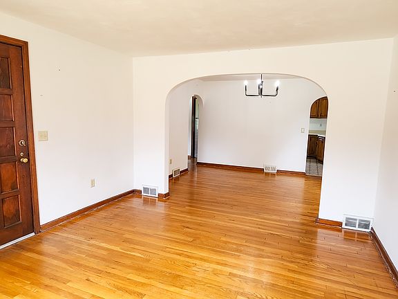 2nd image of 517 Clyde St