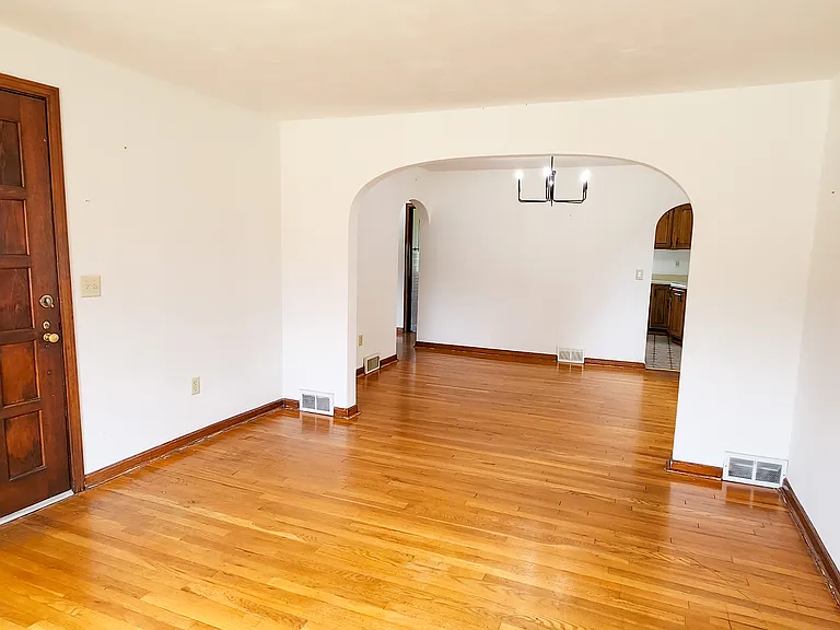 517 Clyde St — Photo 2