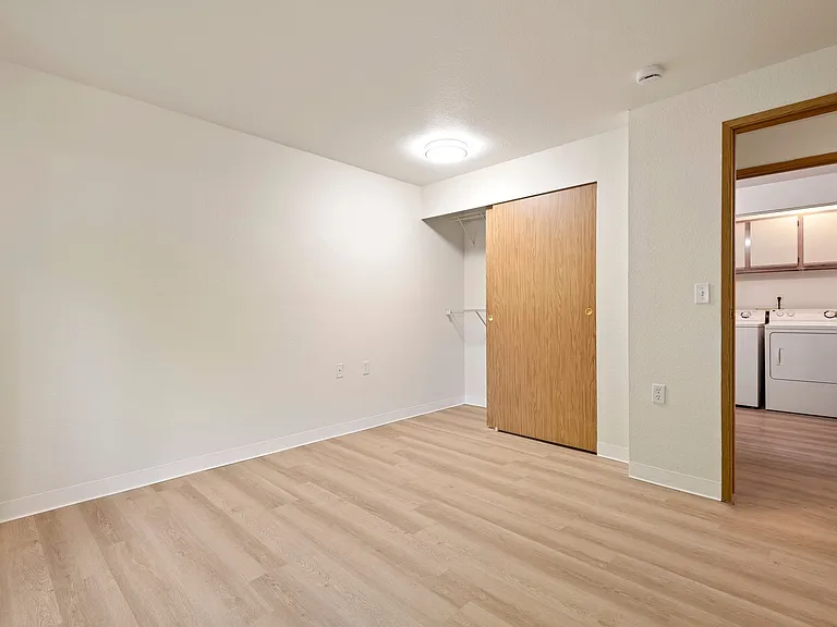Glenbrook Apartments — Photo 10
