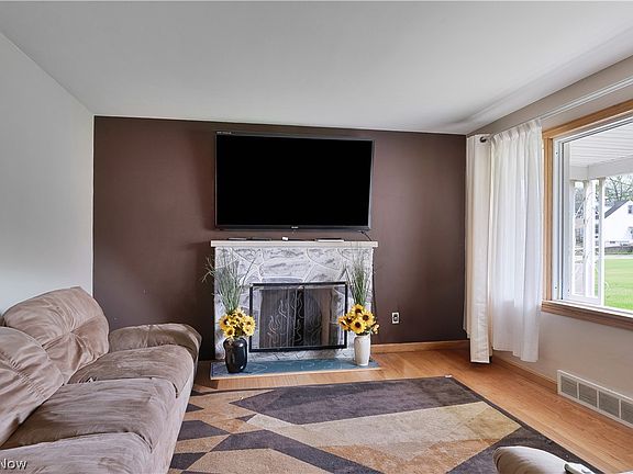 5th image of 56 Rockdale Ave