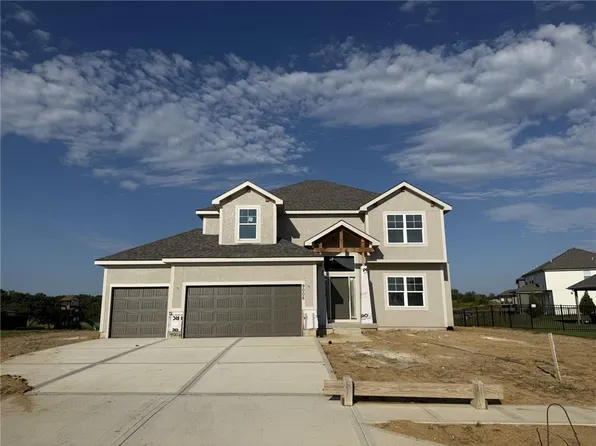 9006 N Poplar Ave, Kansas City, MO 64156