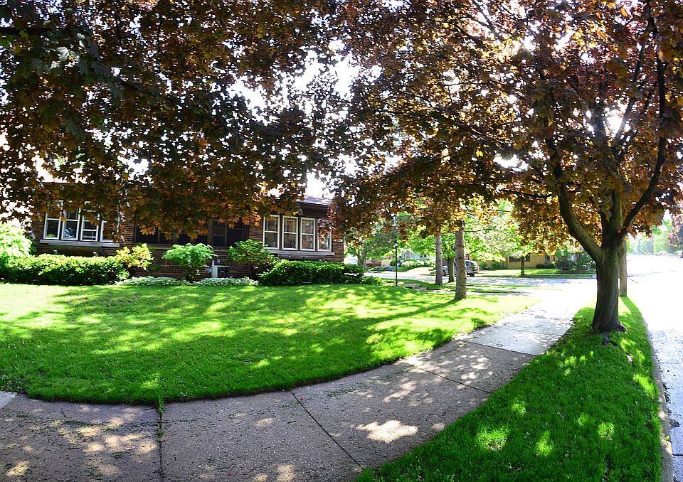 2nd image of 3525 Graceland Blvd