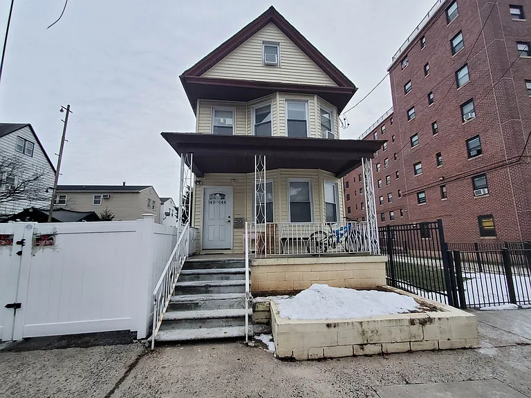 140 W 3rd St #1 — Photo 8