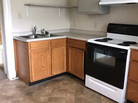 3rd image of 8 Bradley St #1