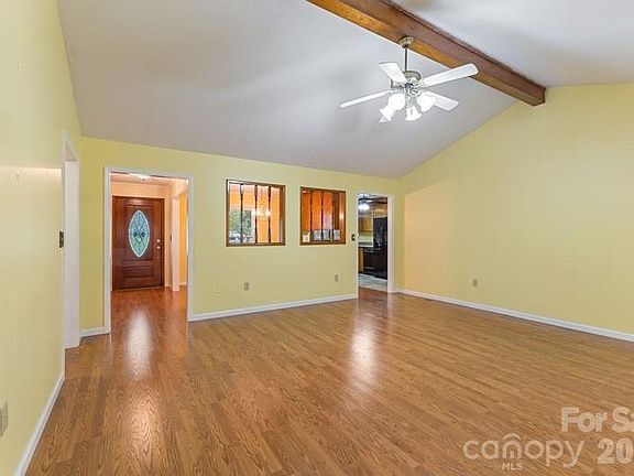 4th image of 105 Spurgen Dr