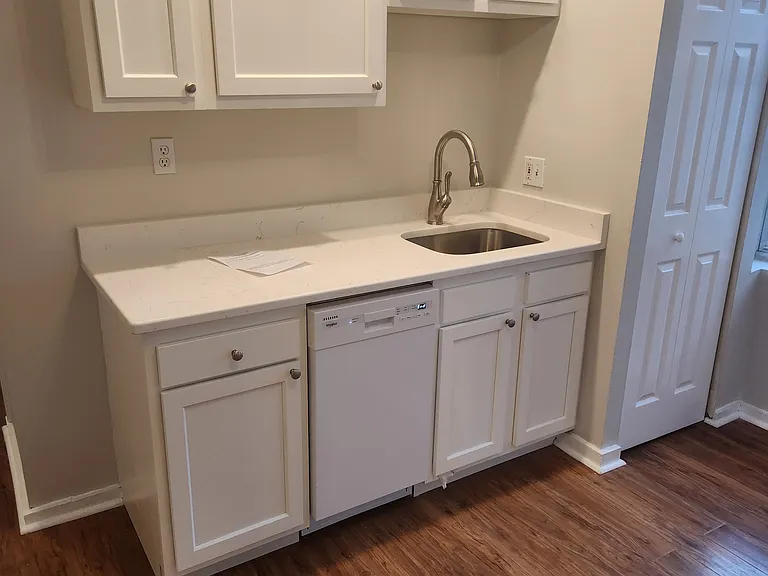 220 Hanover St #28 — Photo 28