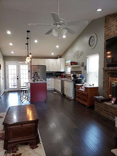 2nd image of 3835 Lyndale Dr
