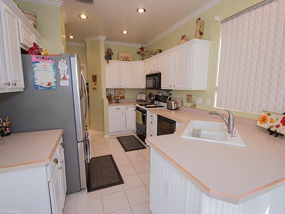 3rd image of 3255 W Desert Dawn Trl