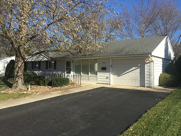 3rd image of 902 Hollyberry Dr
