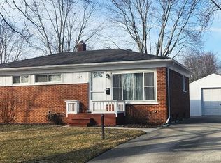 824 Carolina Ave, Marysville, MI