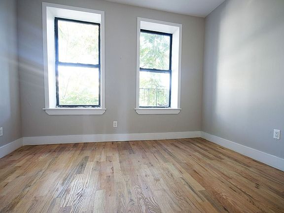 4th image of 144 Manhattan Ave APT 2L