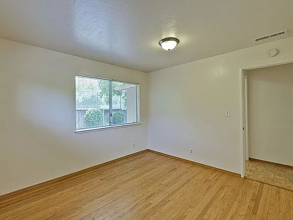 5th image of 1259 Pine St