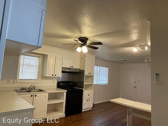 4th image of 3025 Longwood Dr