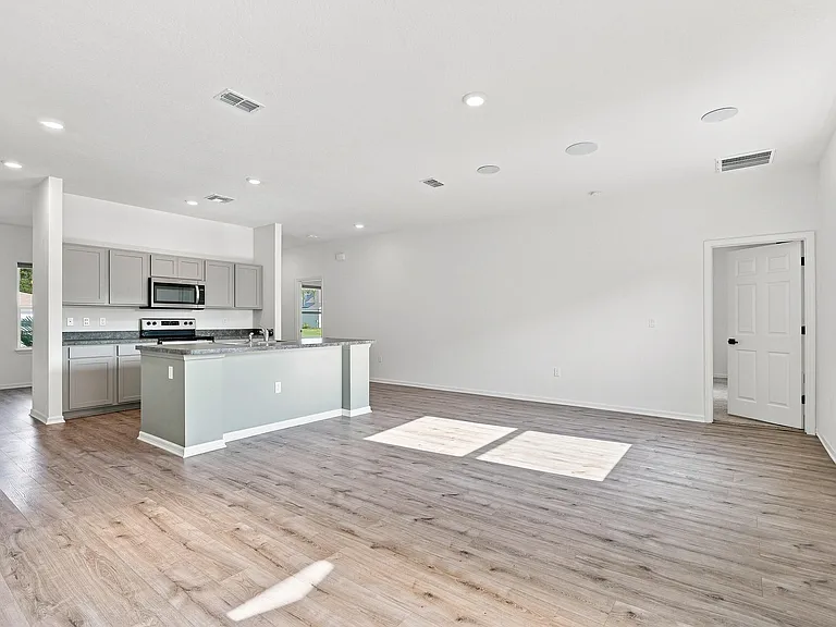 1261 SW Curry St — Photo 10