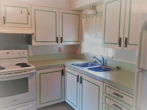 4th image of 7825 Pensacola Ave