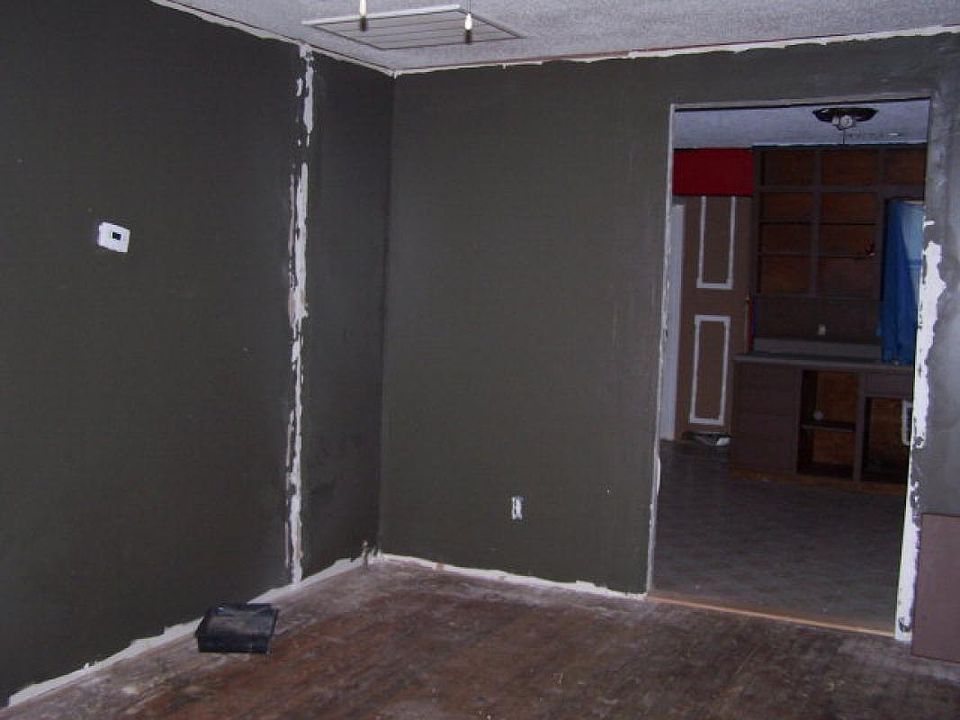 2nd image of 302 E 28th St