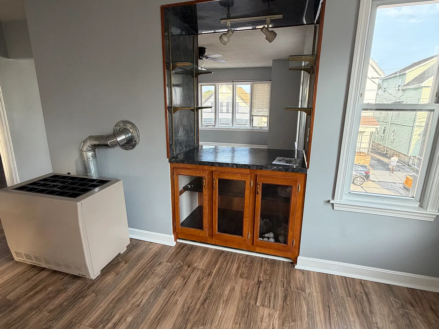 163 Bonney St — Photo 2