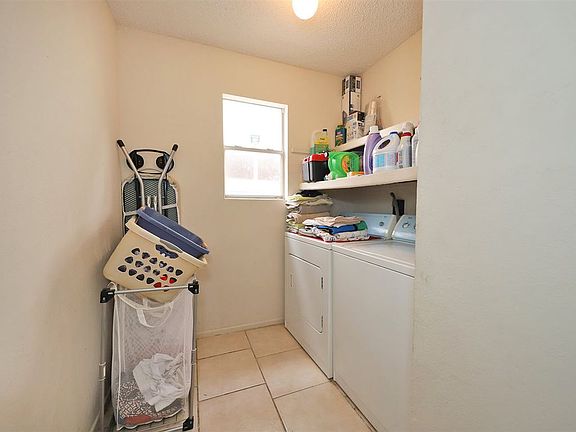 4th image of 1313 Eisenhower Dr