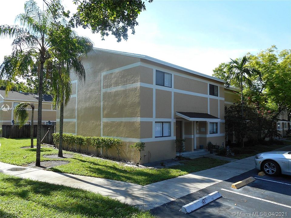 1st image of 9499 Palm Cir N #9499
