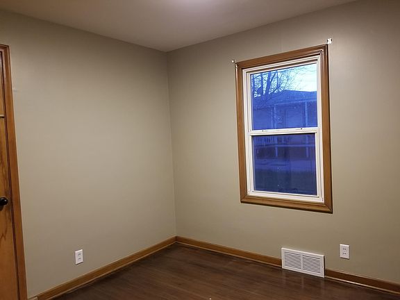 4th image of 1034 Parkway Dr