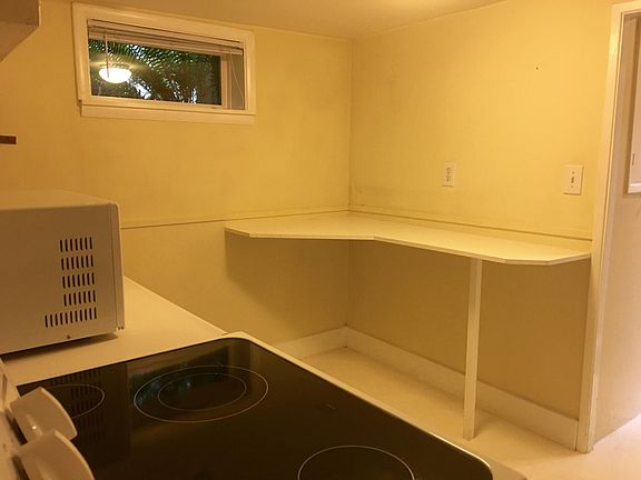 Kitchen Pic 3 of 4