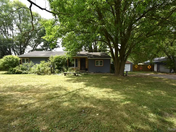 3044 Seymour Rd, Swartz Creek, MI 48473