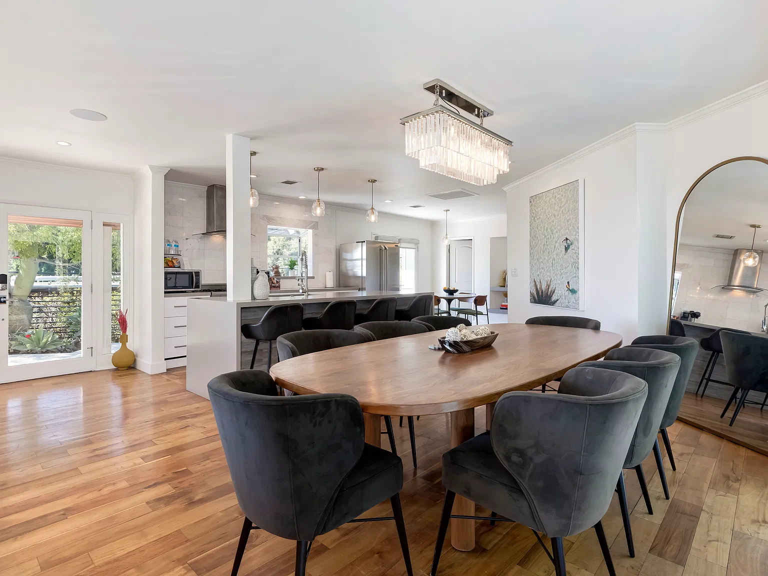 3 bed, 2350 sqft, $16,000 — Photo 3
