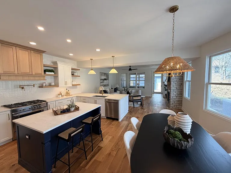 717 N Brainard St — Photo 4