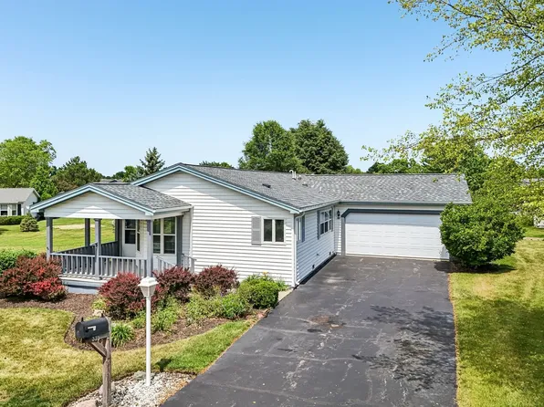 335 Belmont Ct, Grayslake, IL 60030