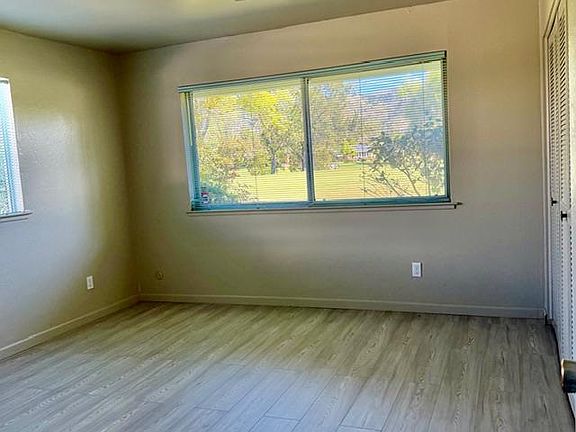 3rd image of 12 Glengreen Street