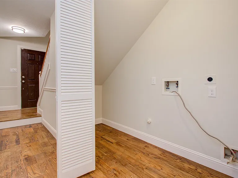 1733 Tuam St — Photo 39