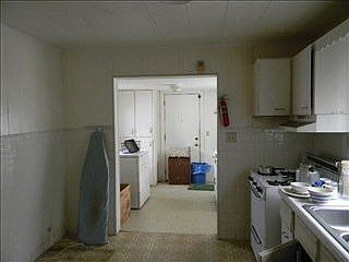 5th image of 2400 N Macedonia Ave