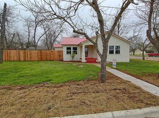413 N College St, Weimar, TX 78962