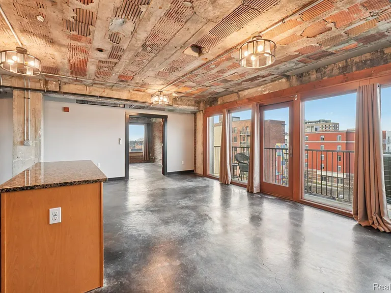 2915 John R St #502 — Photo 8