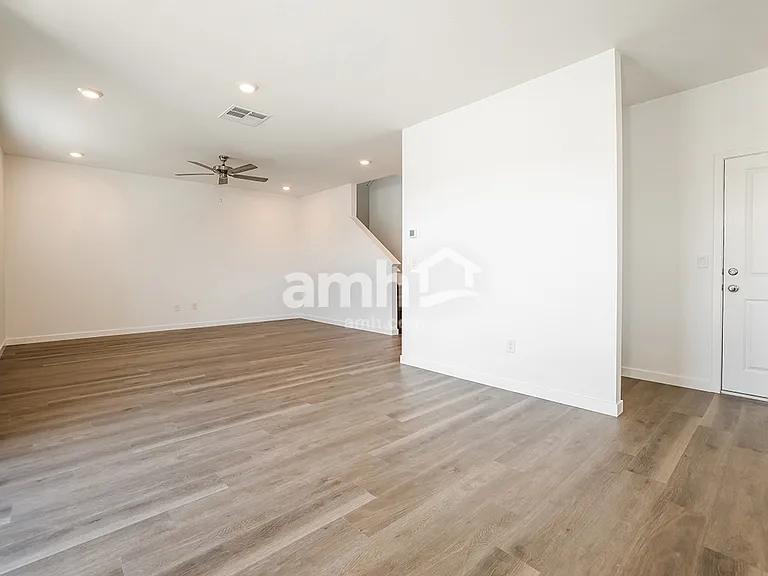 2236 Monroe Ave — Photo 5