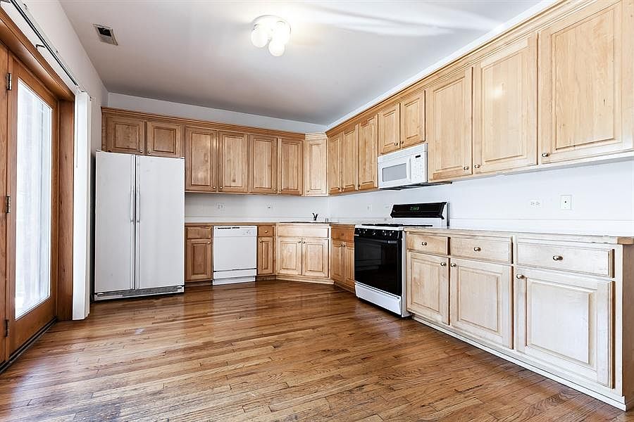 1st image of 4729 N Kenmore Ave APT 1