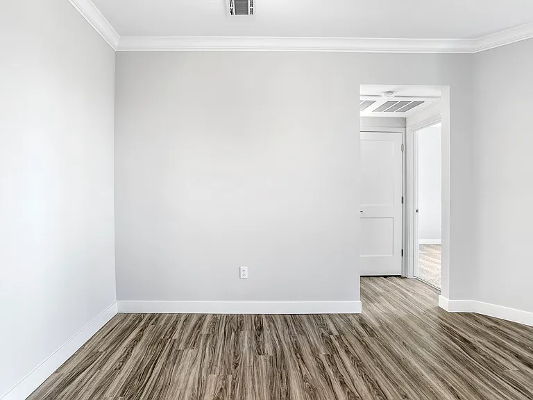 Tesoro Apartments — Photo 42