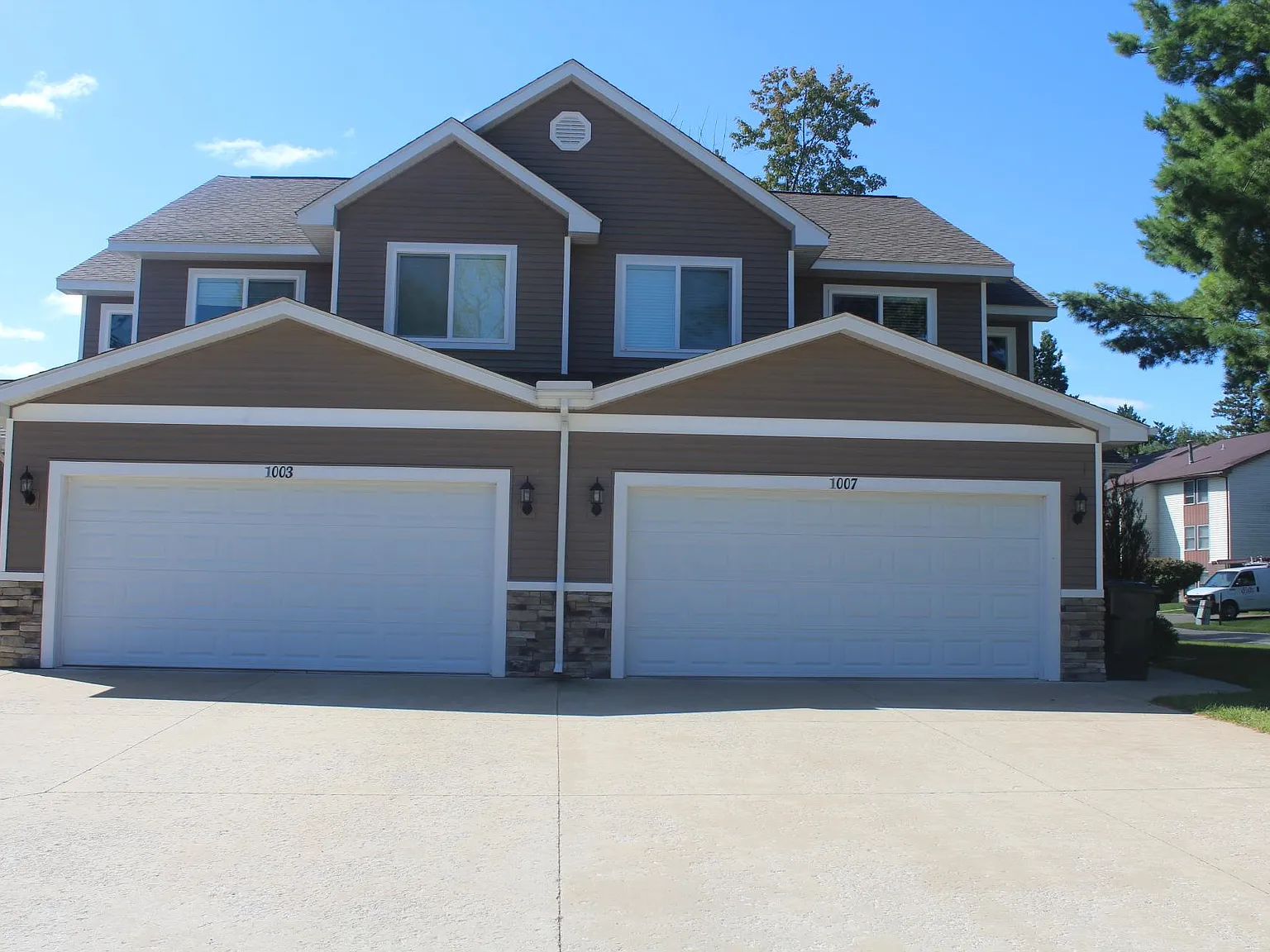 3 bed, 2.5 bath, 1790 sqft, $1,375 — Photo 1