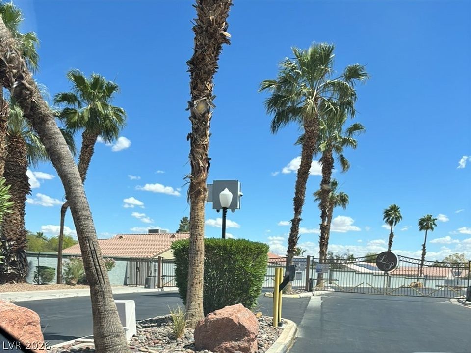 2nd image of 733 Carlos Julio Ave