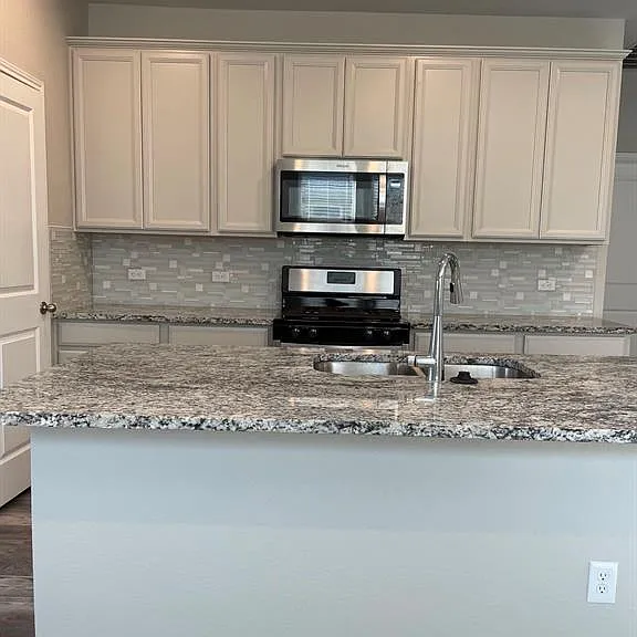 220 McFarland St — Photo 4
