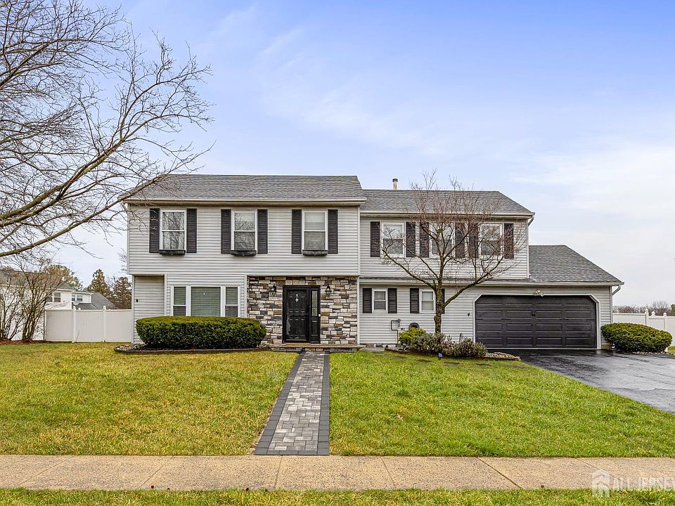 1st image of 24 Higgins Rd