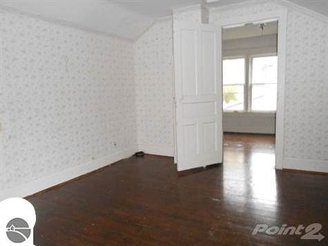 4th image of 199 E Angel Ave