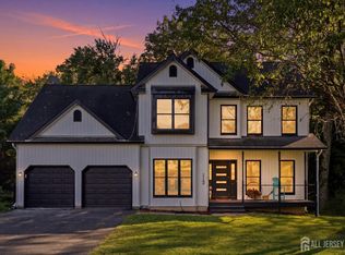 113 Oakdale Rd, Chester, NJ 07930