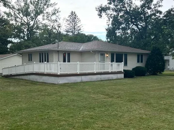 515 1st St N, Maynard, IA 50655